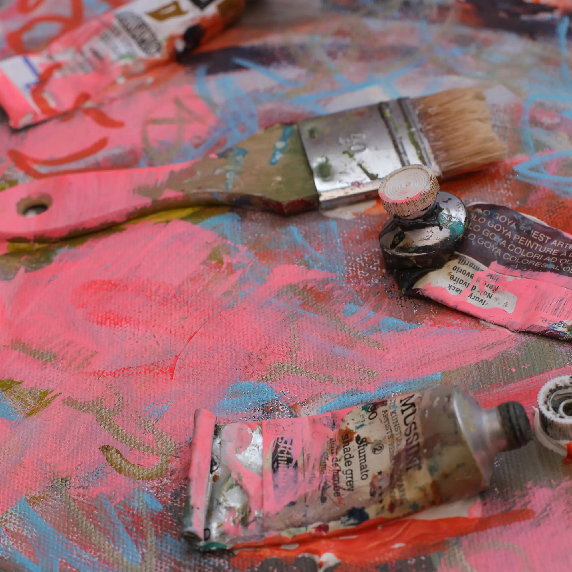 Nahaufnahme echtes Gemälde Bild Objekt Objekte pink rosa hell blau pastell abstrakt rose