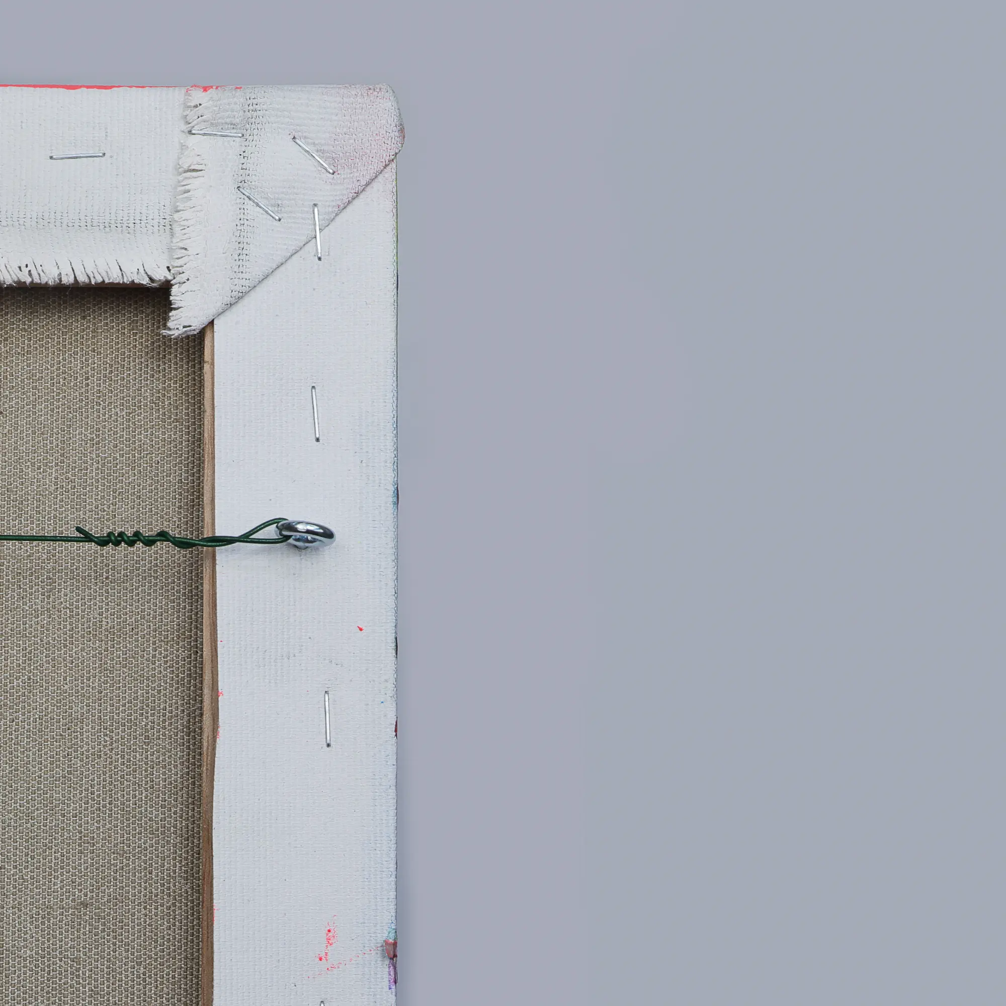 Nahaufnahme Mini XS klein Gemälde Bild abstrakt neon gelb pink lila weiß Linien Streifen