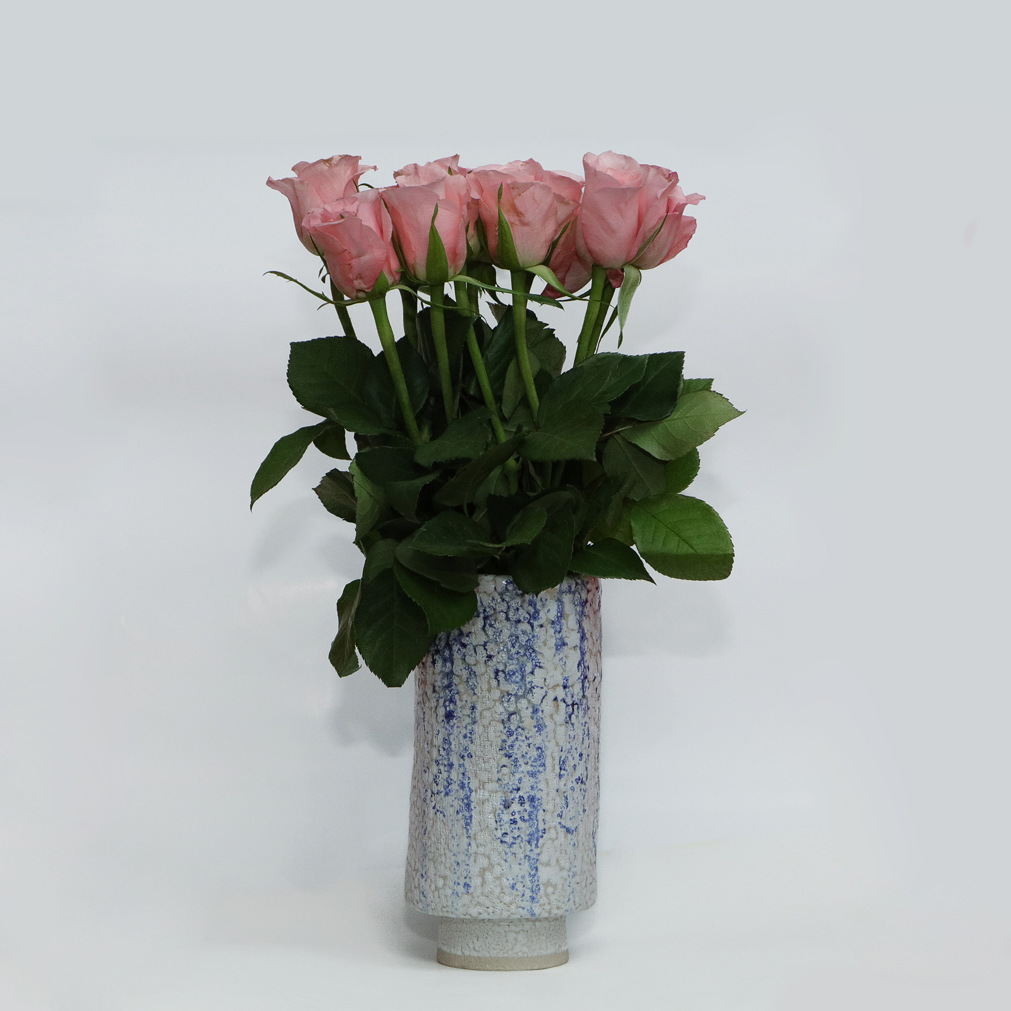 Detail Keramik Steinzeug Blumen Vase weiss blau abstrakt Punkte Farb Verlauf Unikat Art