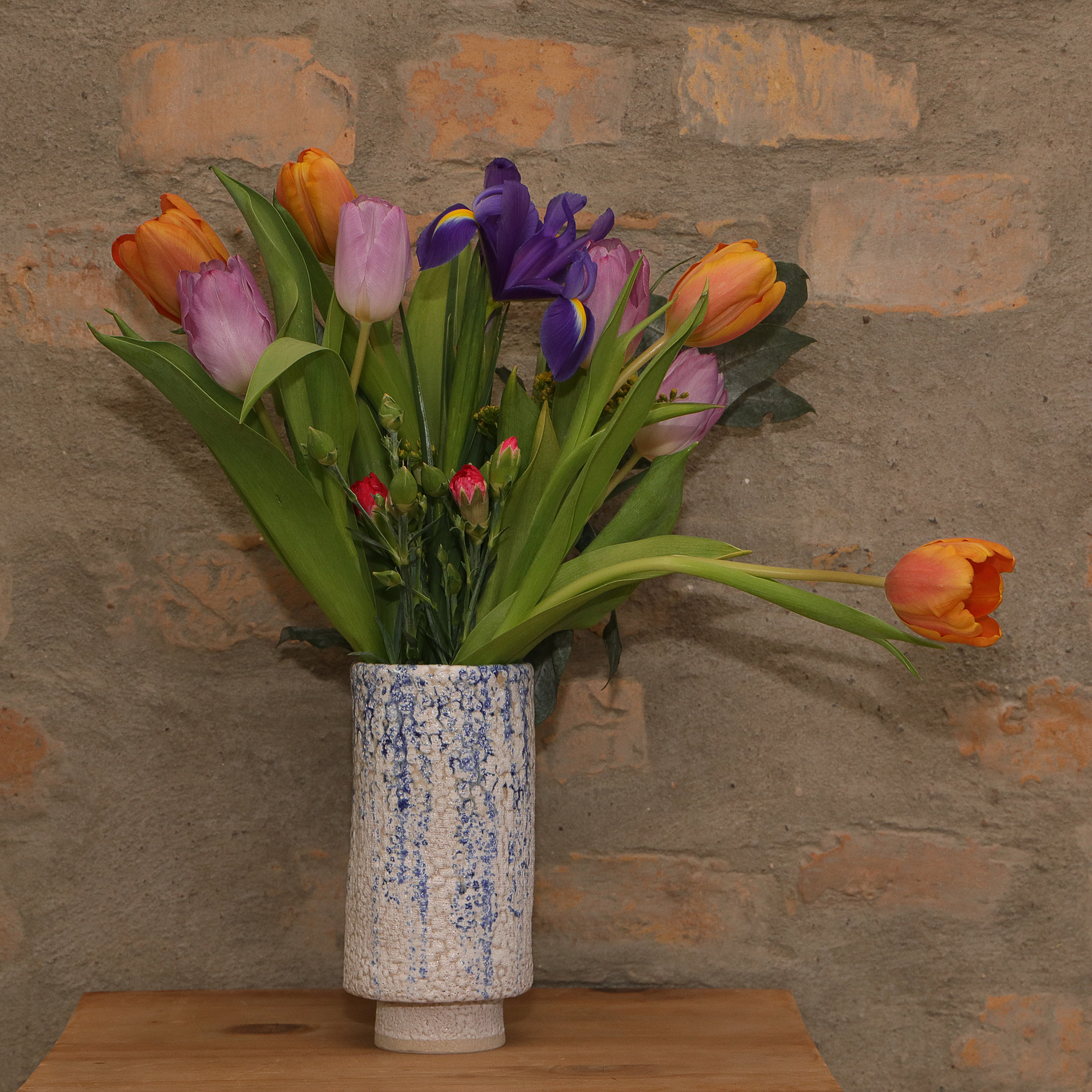 Detail Keramik Steinzeug Blumen Vase weiss blau abstrakt Punkte Farb Verlauf Unikat Art