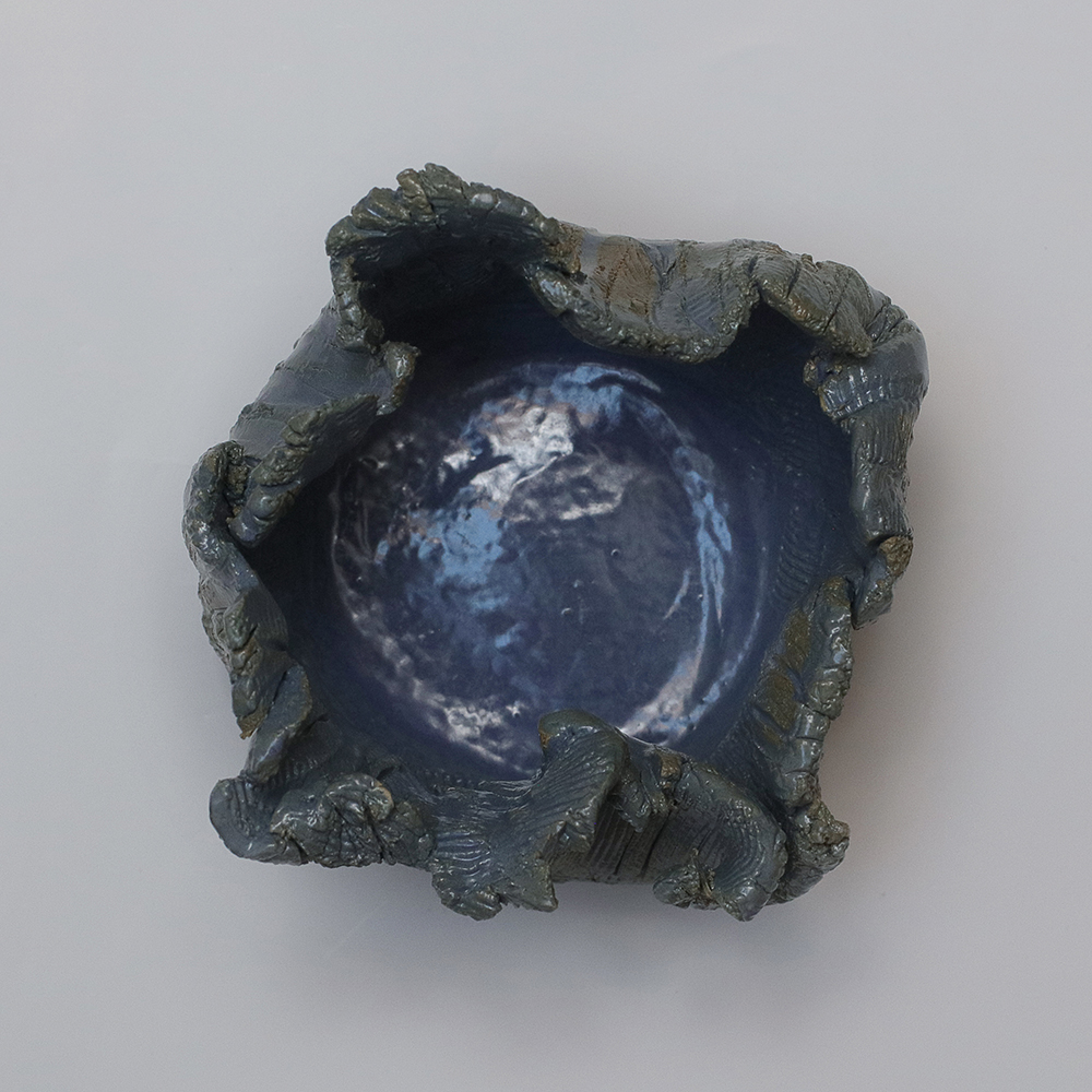 Detail Keramik Blume Blüte Mohn Tulpe blau gruen mittel Schale Mini XS klein