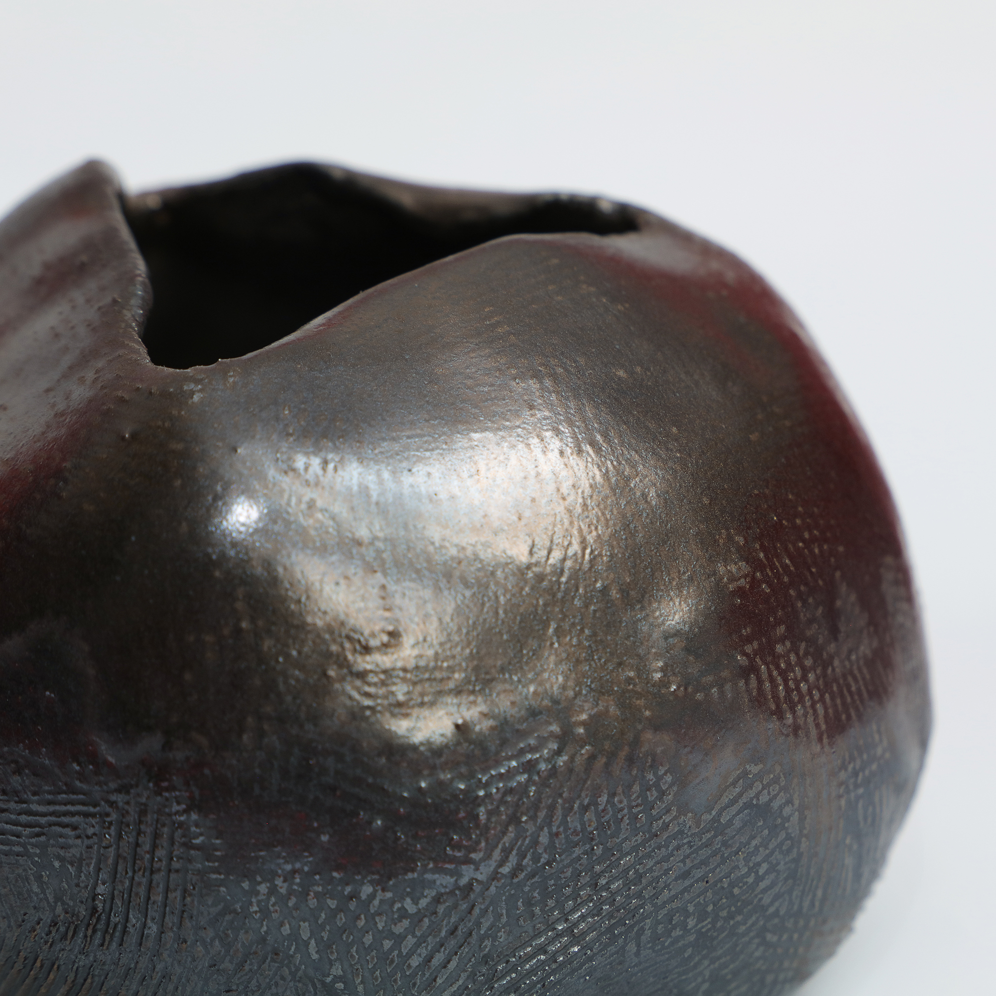 Detail Keramik Mond Moon Vase alt gold bronze rund Kugel Metall schwarz metallisch