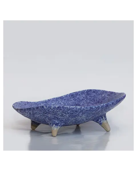 Keramik Steinzeug Deko Obst Nuss Schale blau weiss Punkte gepunktet Fuesse Kunst