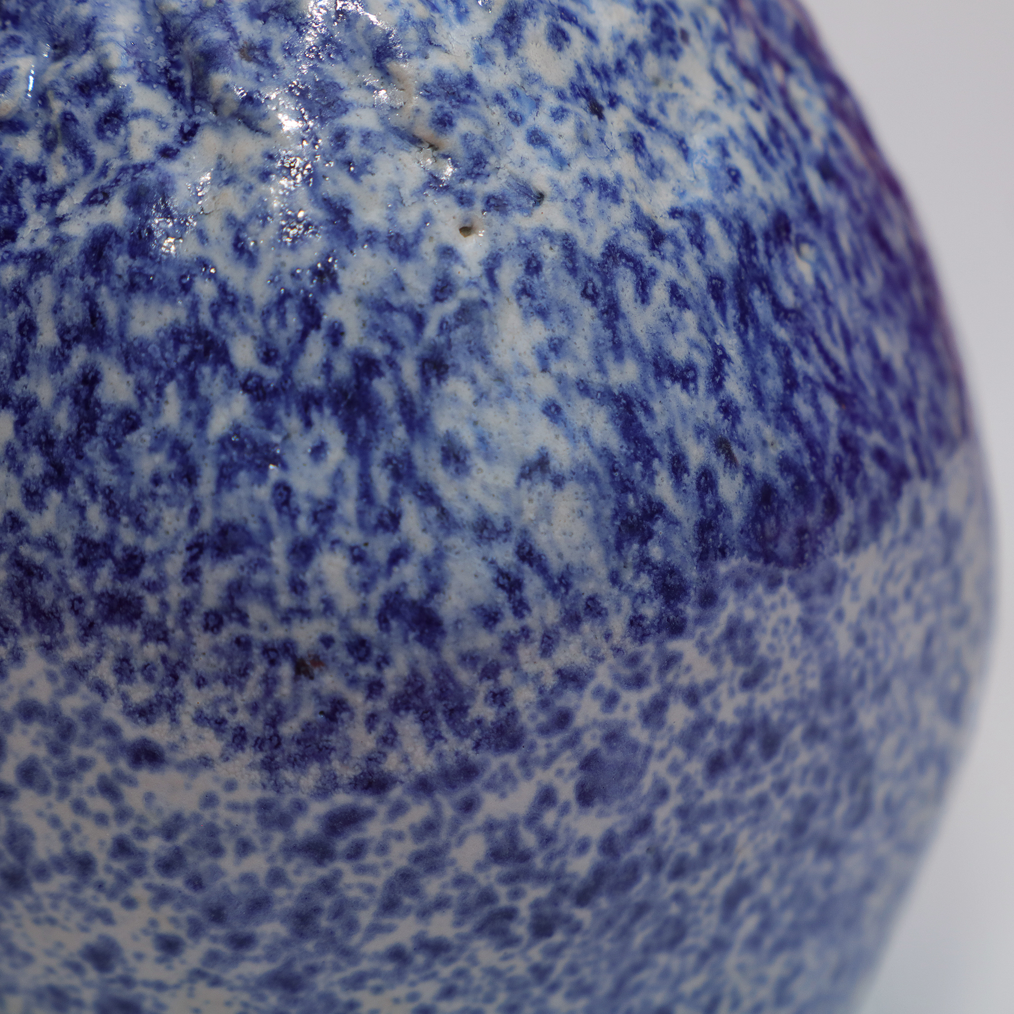 Detail Keramik Kleine blau weiss gepunktete Blumen Vase Steinzeug abstrakt Kunst Unikat