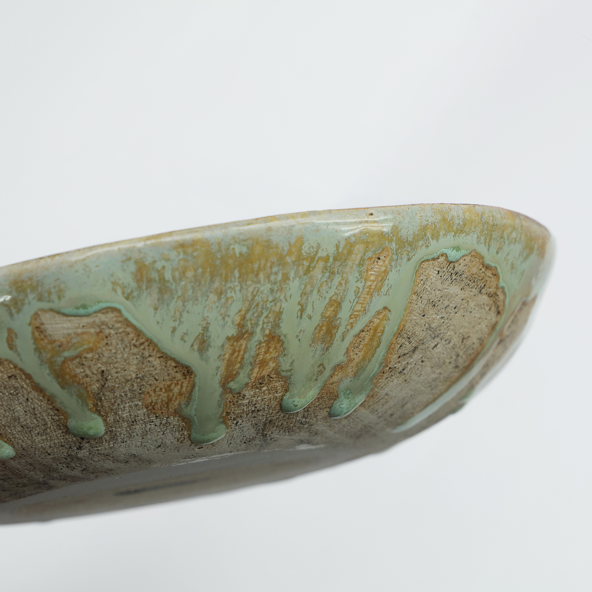 Detail XL Obst Schale Seladon Glasur Kristalle Steinzeug hell grün grau Deko Kunst Art