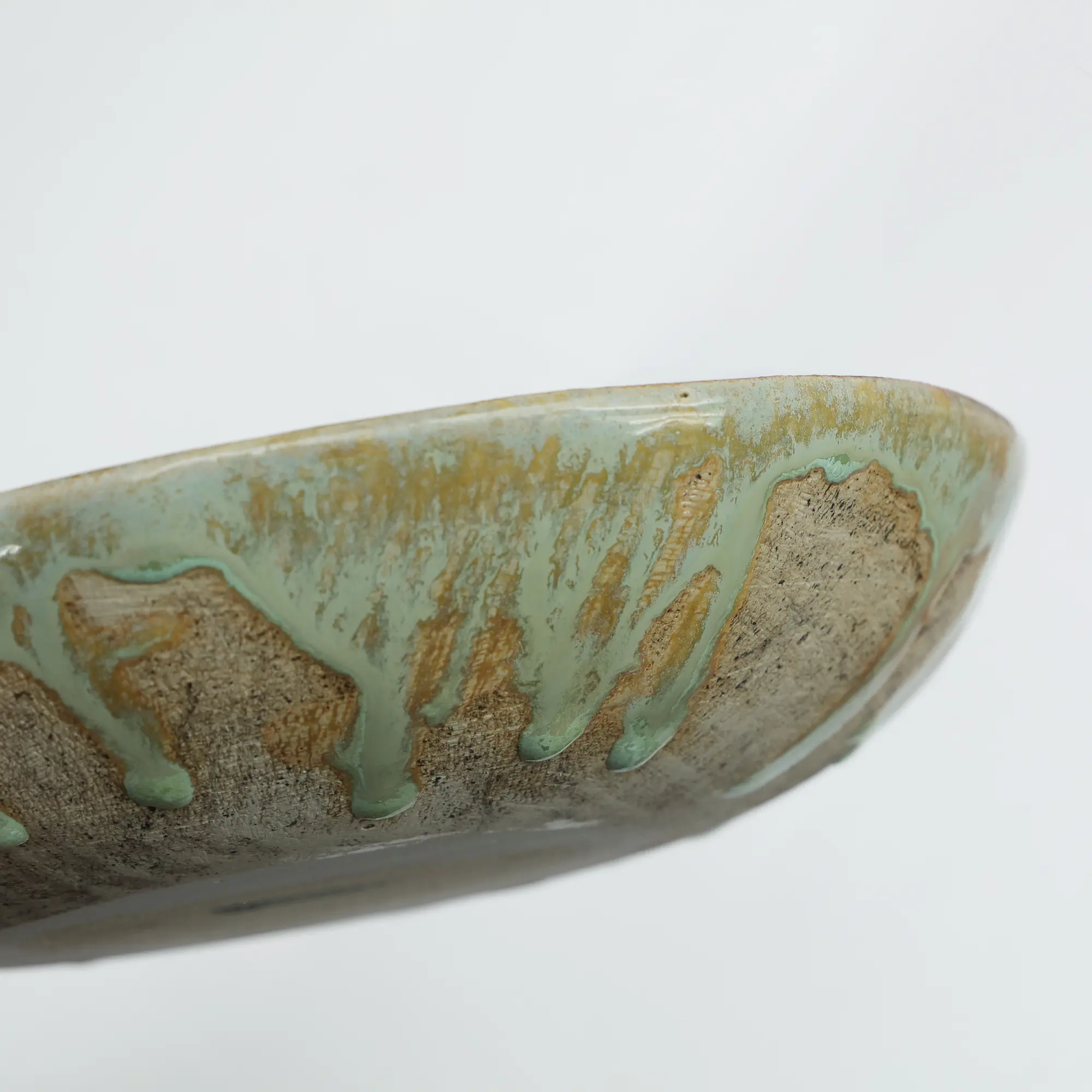 Nahaufnahme XL Obst Schale Seladon Glasur Kristalle Steinzeug hell grün grau Deko Kunst Art