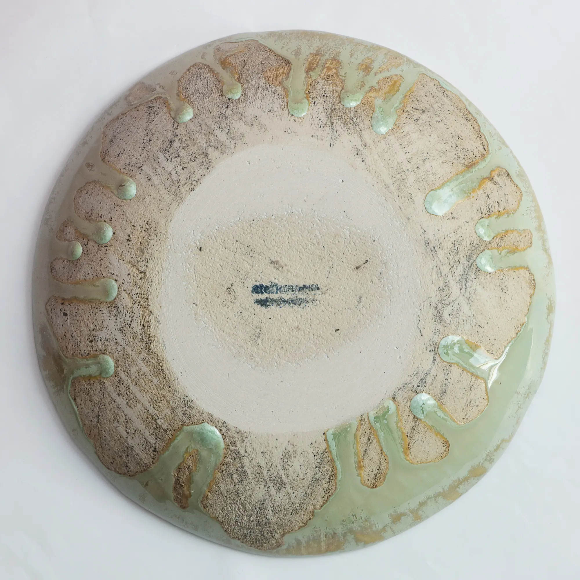 Nahaufnahme XL Obst Schale Seladon Glasur Kristalle Steinzeug hell grün grau Deko Kunst Art