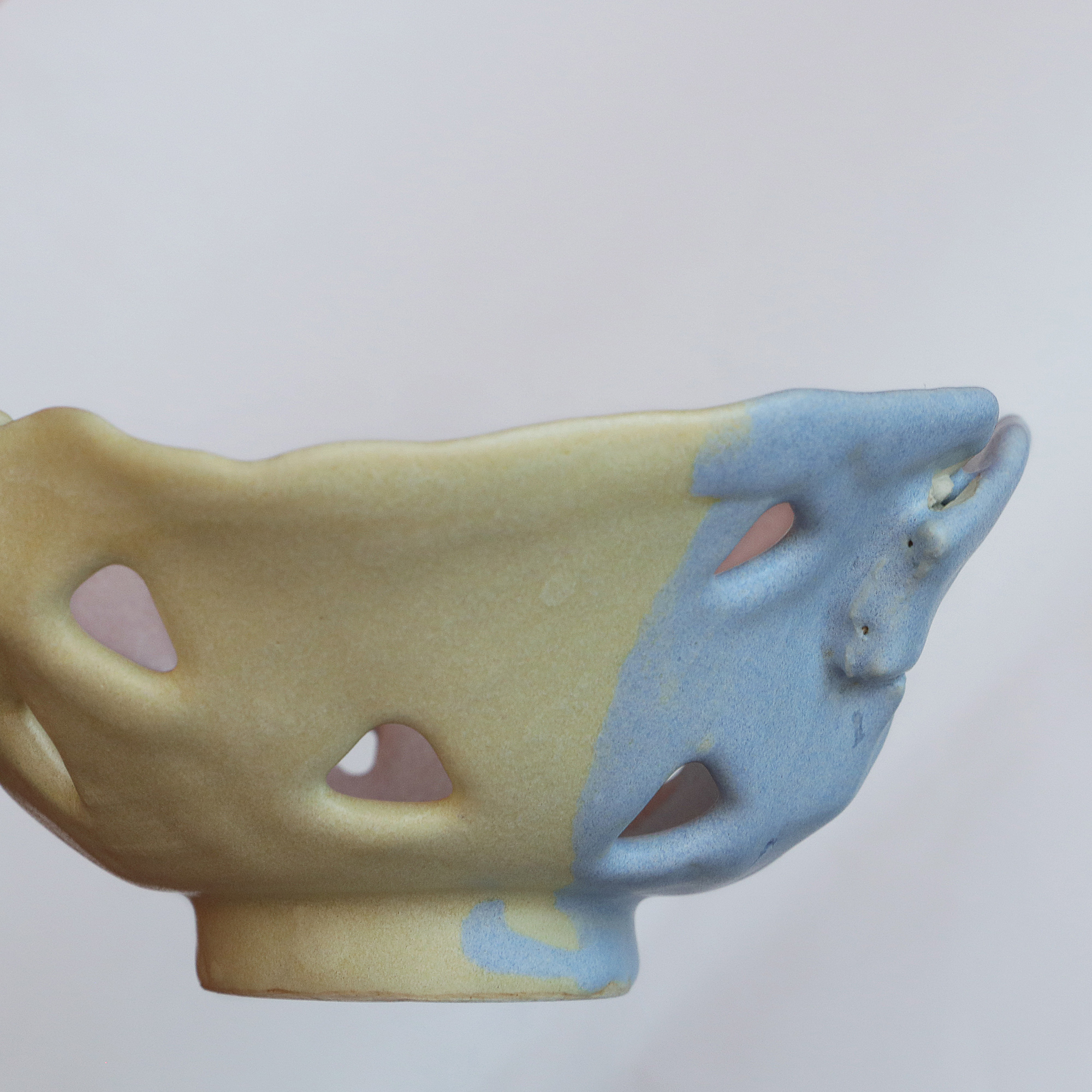 Detail XS Mini Deko Kunst Schale cut outs pastell gelb rosa blau hell Dreieck Keramik