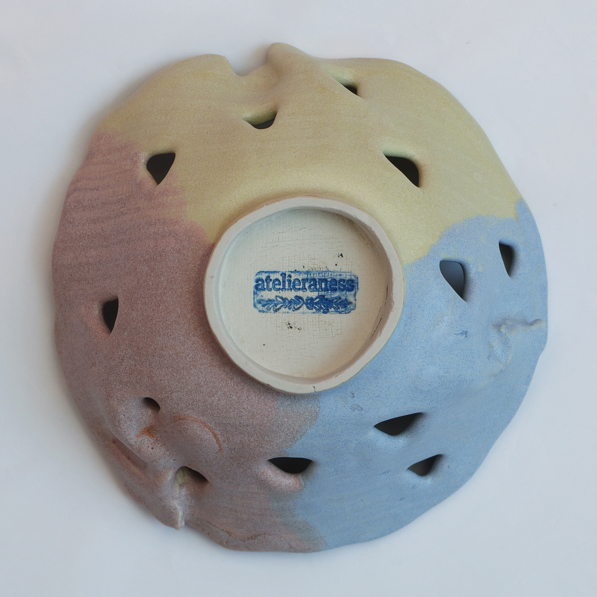 Detail XS Mini Deko Kunst Schale cut outs pastell gelb rosa blau hell Dreieck Keramik