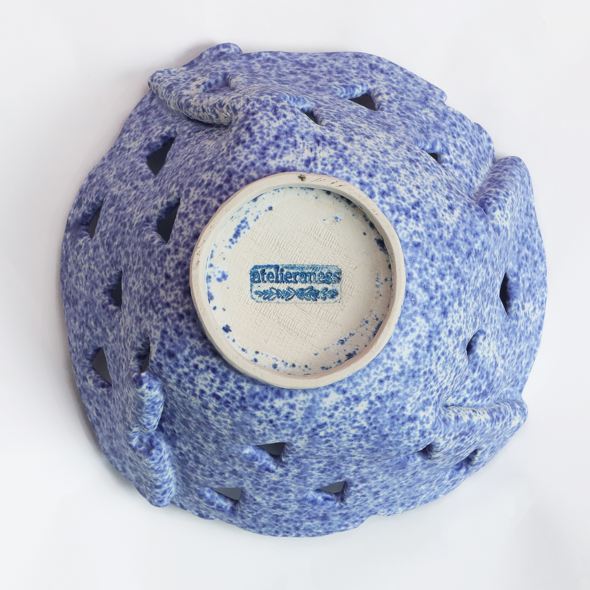 Detail Deko Obst Schale abstrakt modern weiss blau Dreieck Keramik Steinzeug Kuenstler