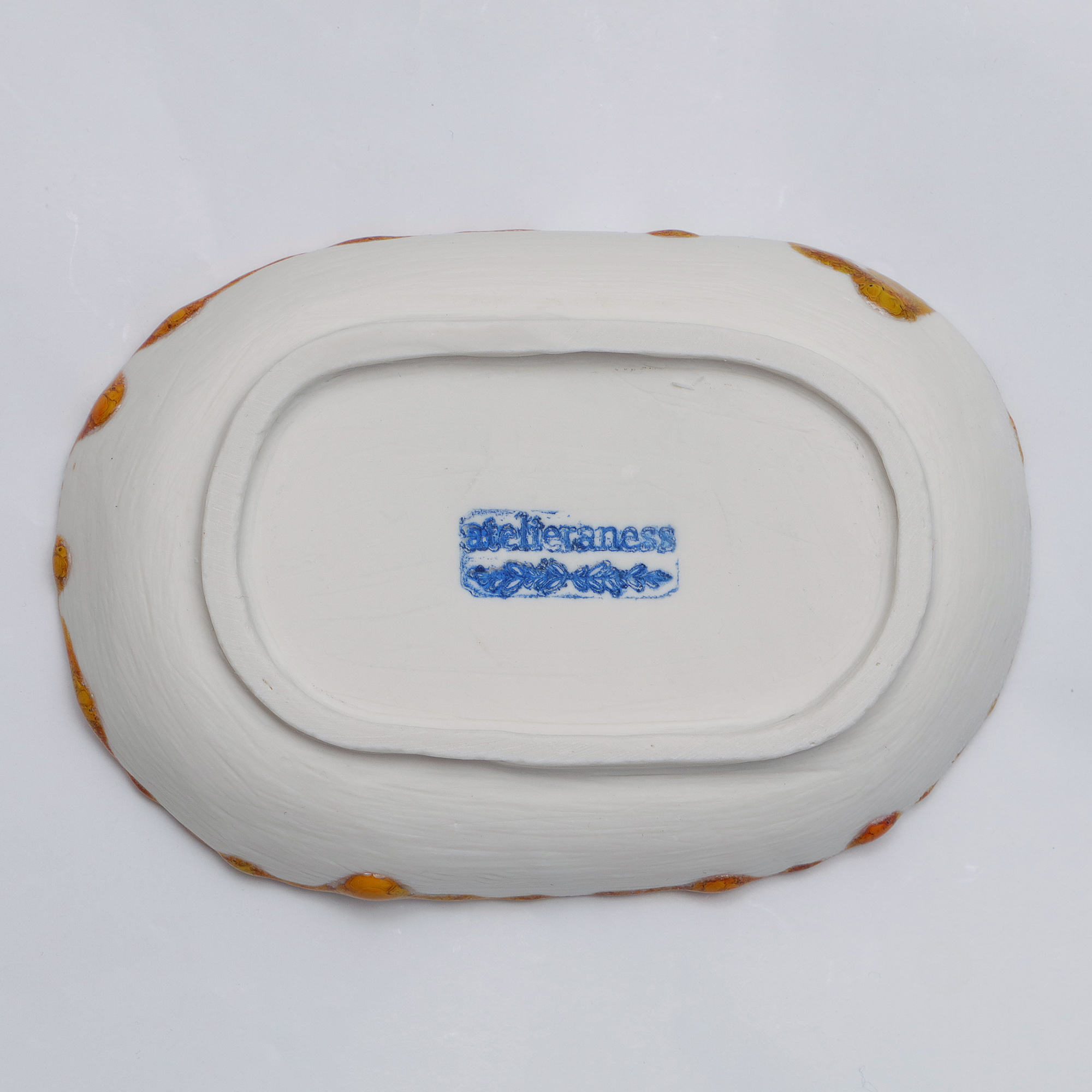 Detail XS kleine ovale Weichporzellan Schale orange weiss Deko Kunst abstrakt festlich