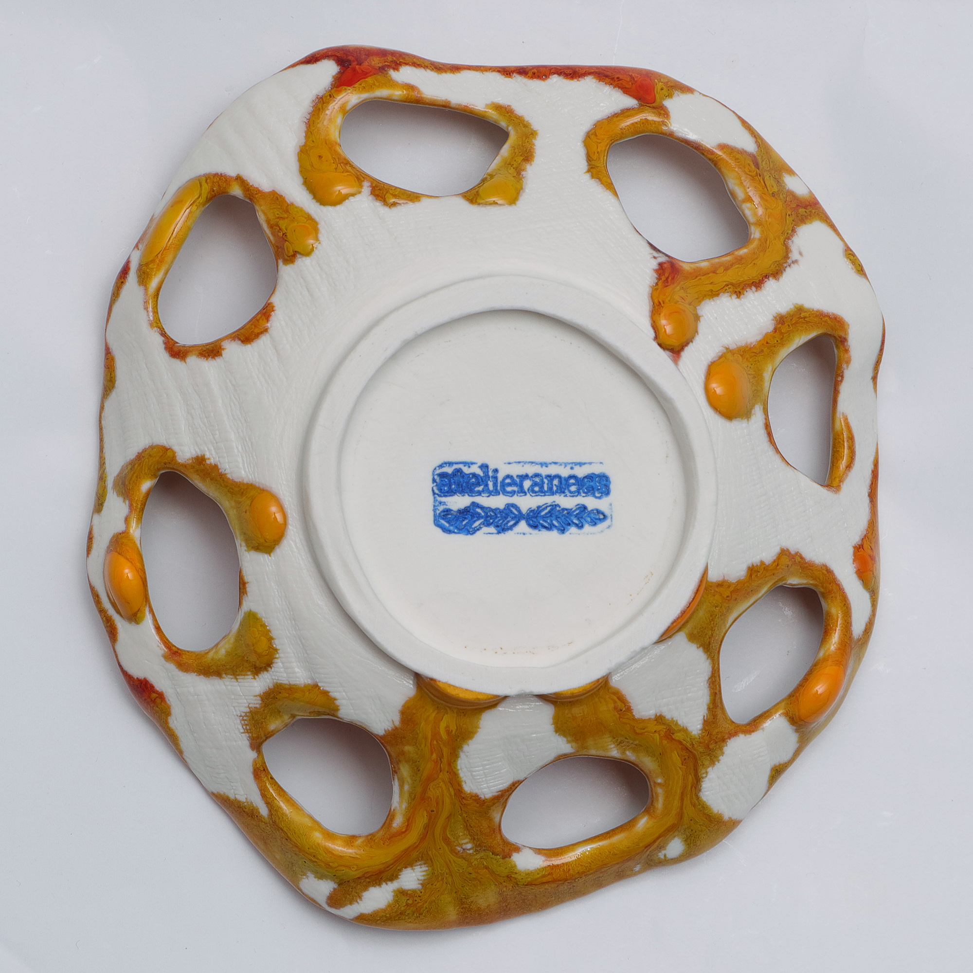 Detail XS kleine runde Weichporzellan Schale orange weiss Deko Kunst abstrakt festlich