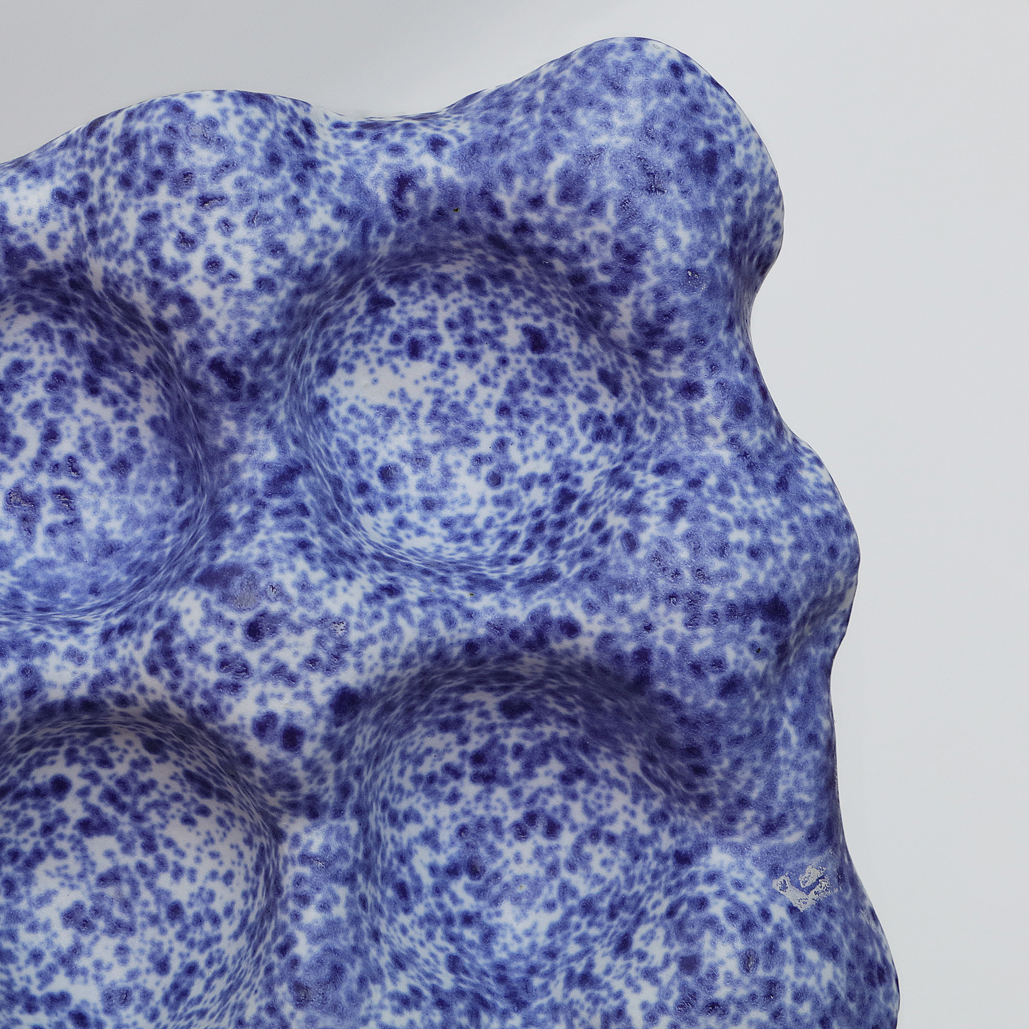 Detail 4er Eier Becher Halter Porzellan weiss blau Kunst Künstler Unikat Keramik Art