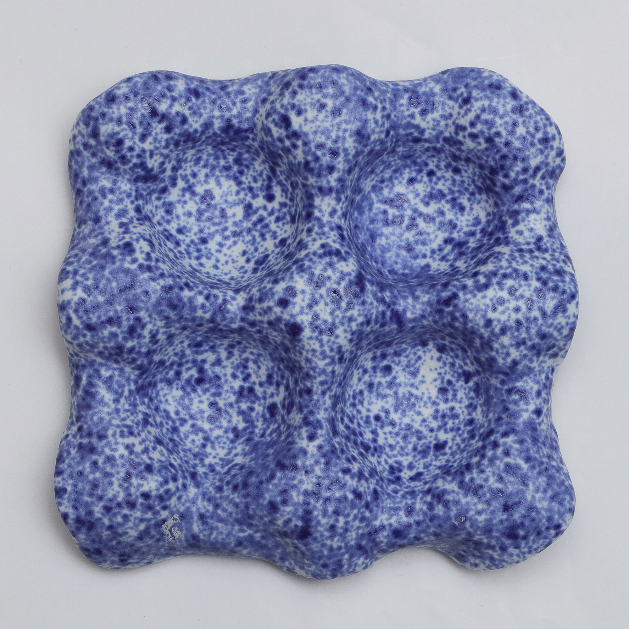 Detail 4er Eier Becher Halter Porzellan weiss blau Kunst Künstler Unikat Keramik Art