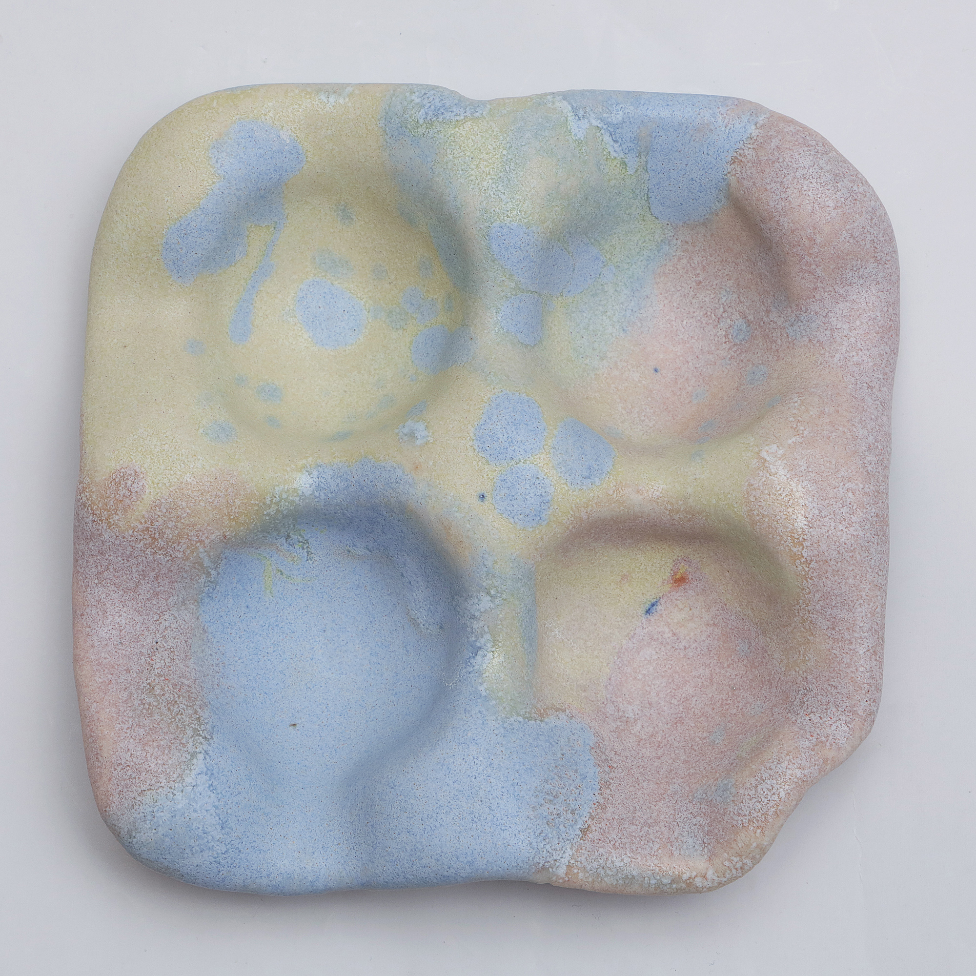 Detail 4er Eier Becher Halter Steinzeug pastell gelb rosa blau Künstler Unikat Keramik