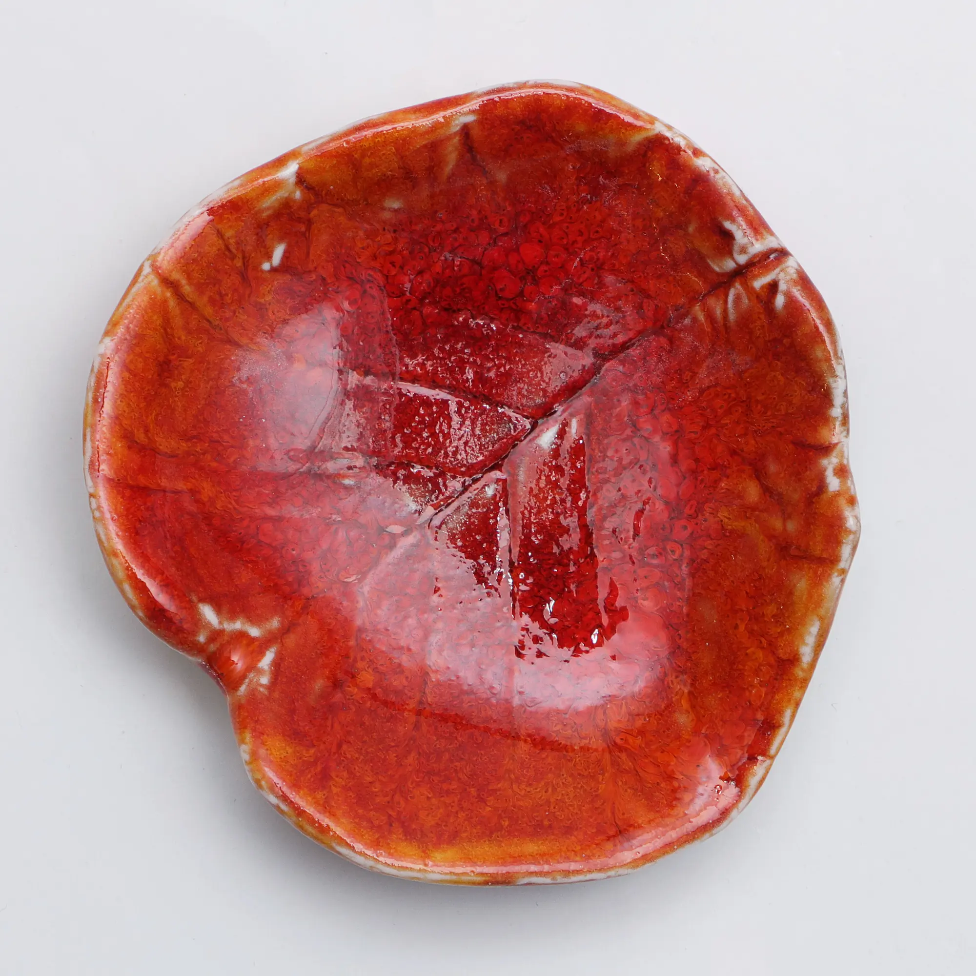 Nahaufnahme XS mini kleines Deko Blatt Schale Schmuck rot Glasur Weichporzellan Kunst antik