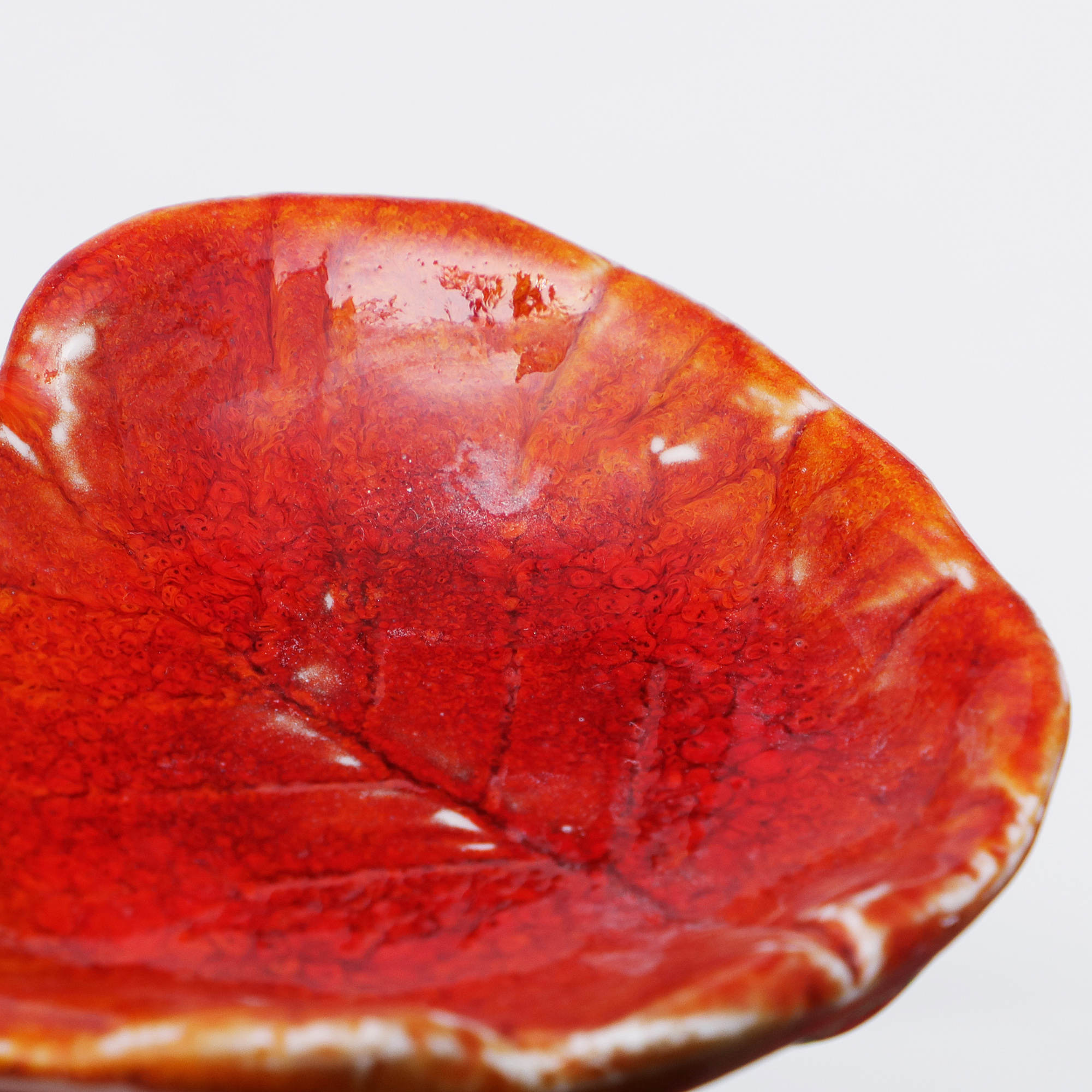Detail XS mini kleines Deko Blatt Schale Schmuck rot Glasur Weichporzellan Kunst antik