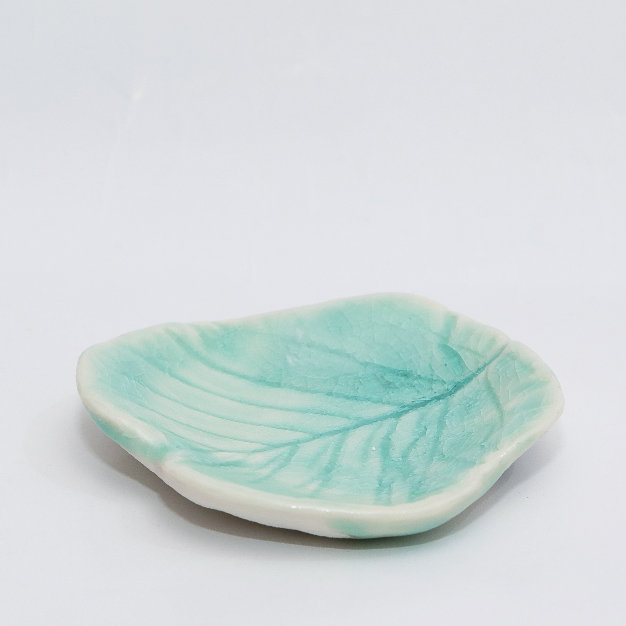 XS mini kleines Deko Blatt Schale Schmuck tuerkis Glasur Weichporzellan Kunst