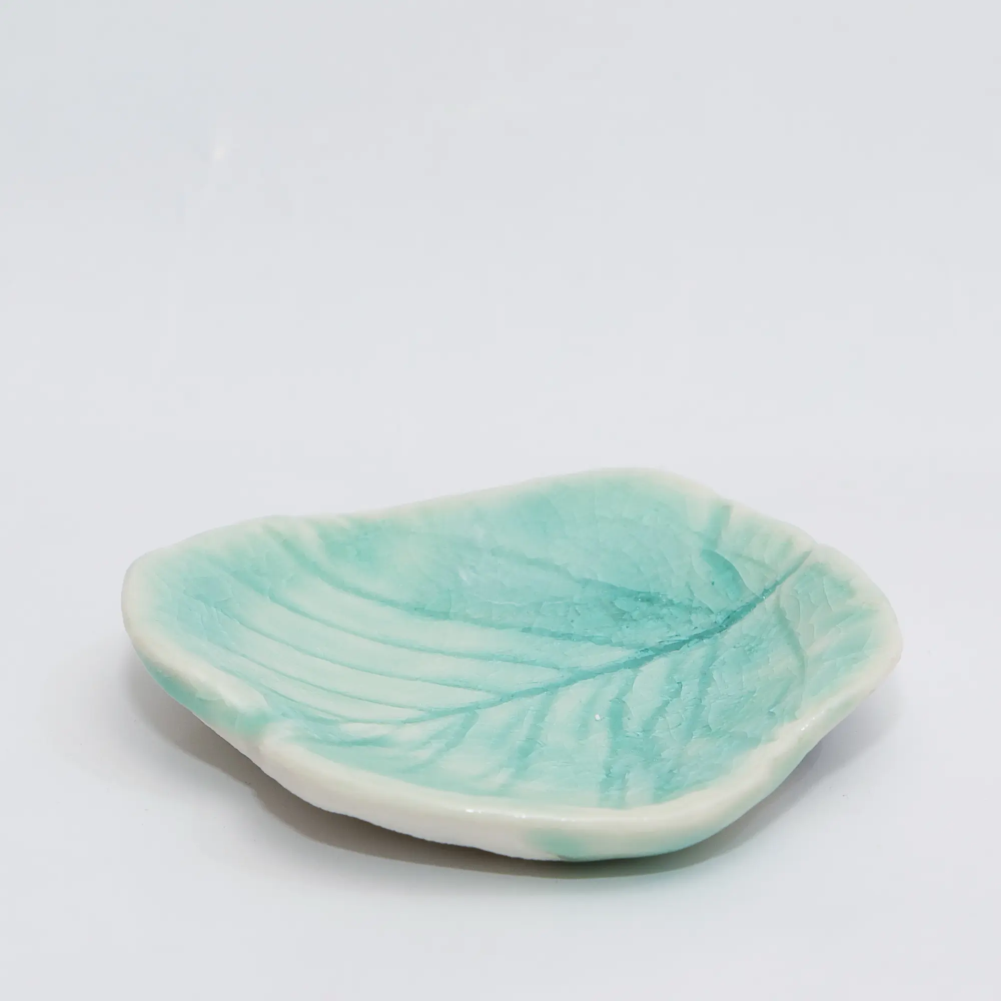 XS mini kleines Deko Blatt Schale Schmuck tuerkis Glasur Weichporzellan Kunst