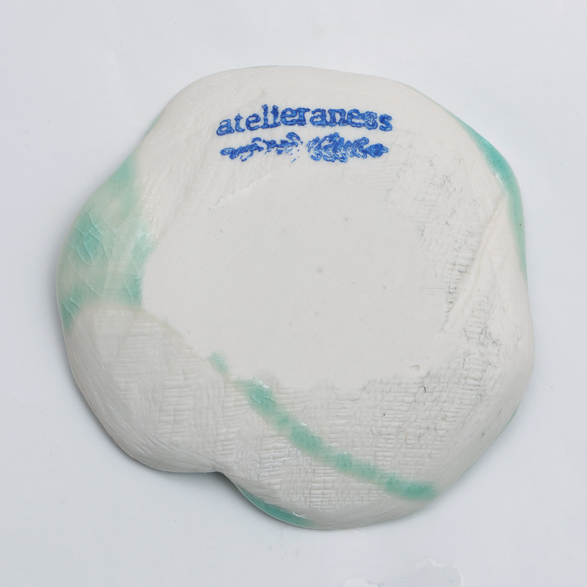 Detail XS mini kleines Deko Blatt Schale Schmuck tuerkis Glasur Weichporzellan Kunst