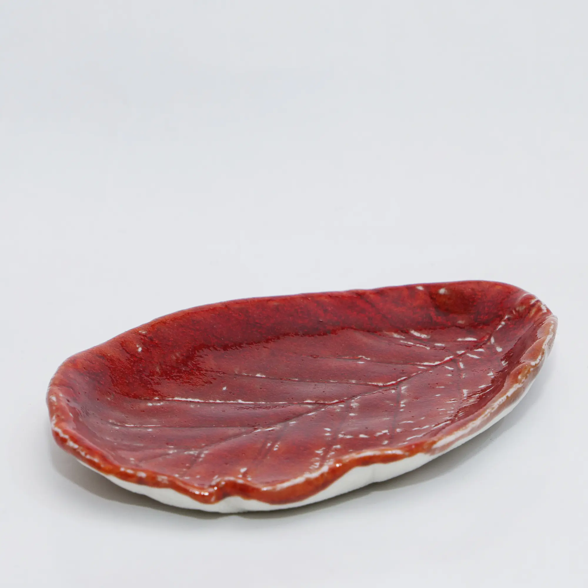 kleines Deko Blatt Schale Schmuck Seife rot Glasur Weichporzellan Kunst Unikat