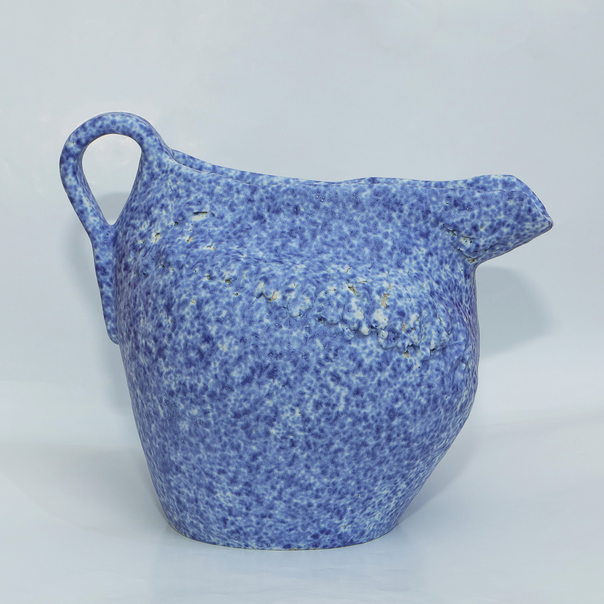 Nahaufnahme Blau weiß Künstler Teekanne Deko Blumen Vase Keramik Steinzeug abstrakt Kunst