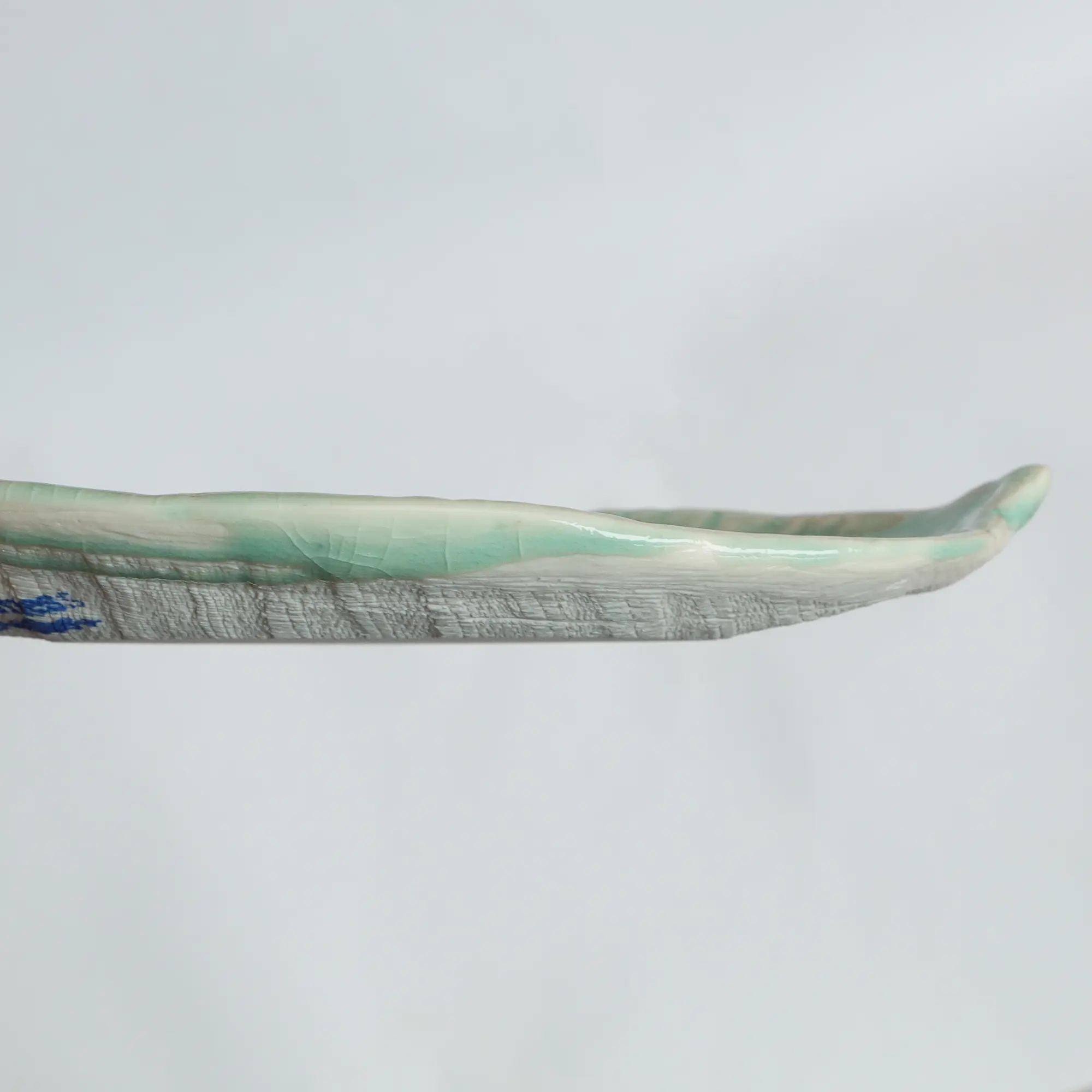 Nahaufnahme kleines Deko Blatt Schale Schmuck Seife türkis Weichporzellan Einzelstück Art