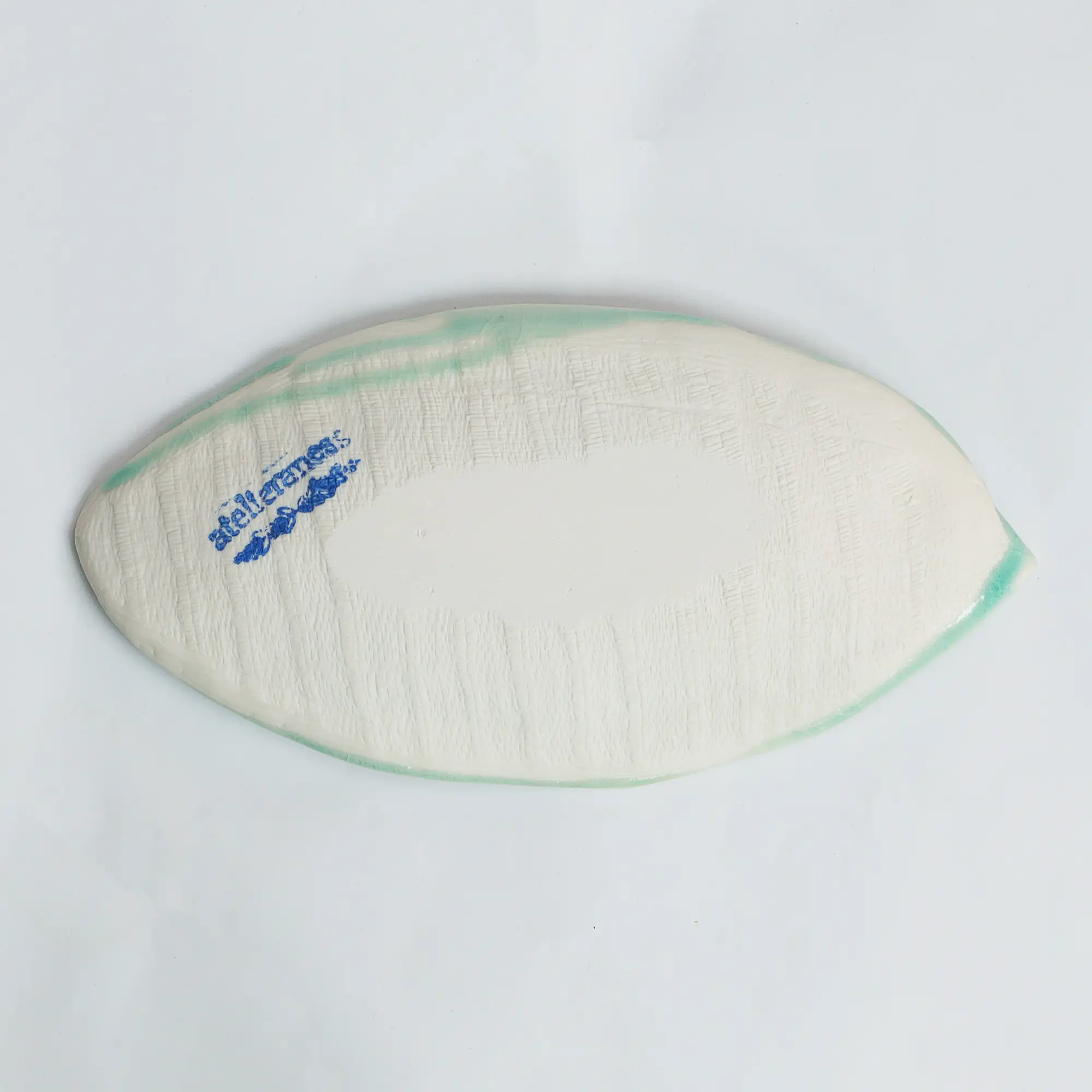 Nahaufnahme kleines Deko Blatt Schale Schmuck Seife türkis Weichporzellan Einzelstück Art