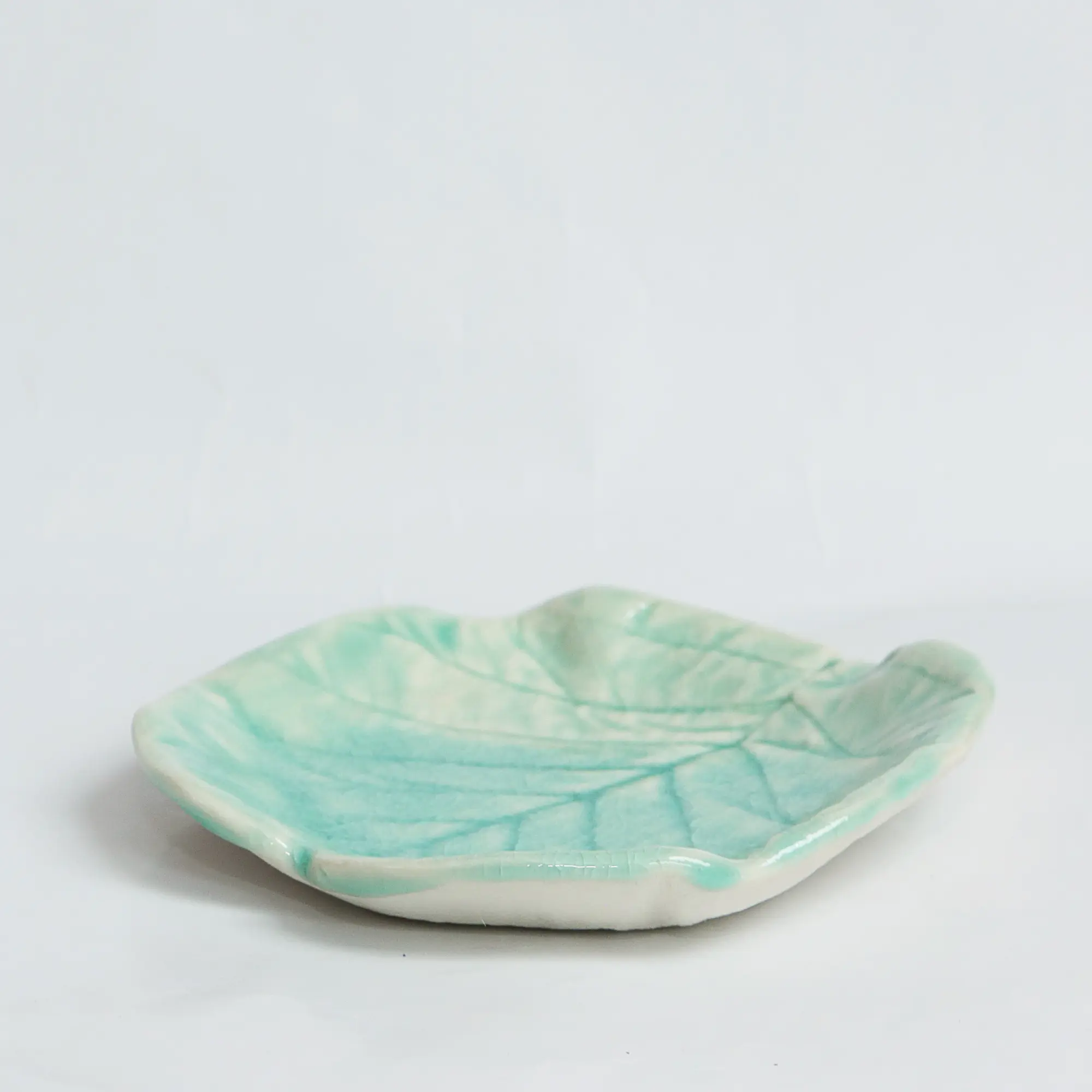 kleines Deko Blatt Schale Schmuck Seife türkis Weichporzellan Einzelstück Art