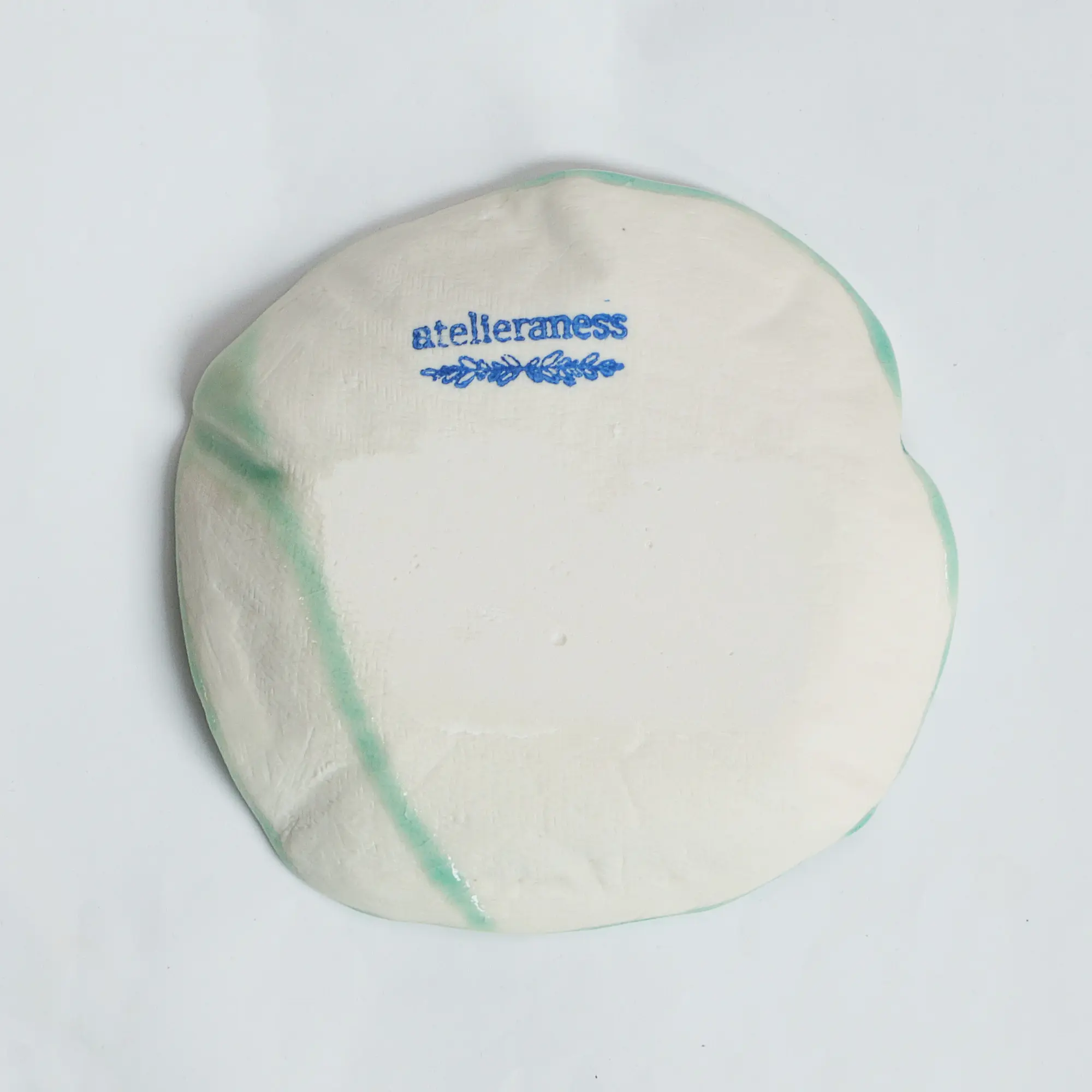 Nahaufnahme kleines Deko Blatt Schale Schmuck Seife türkis Weichporzellan Einzelstück Art