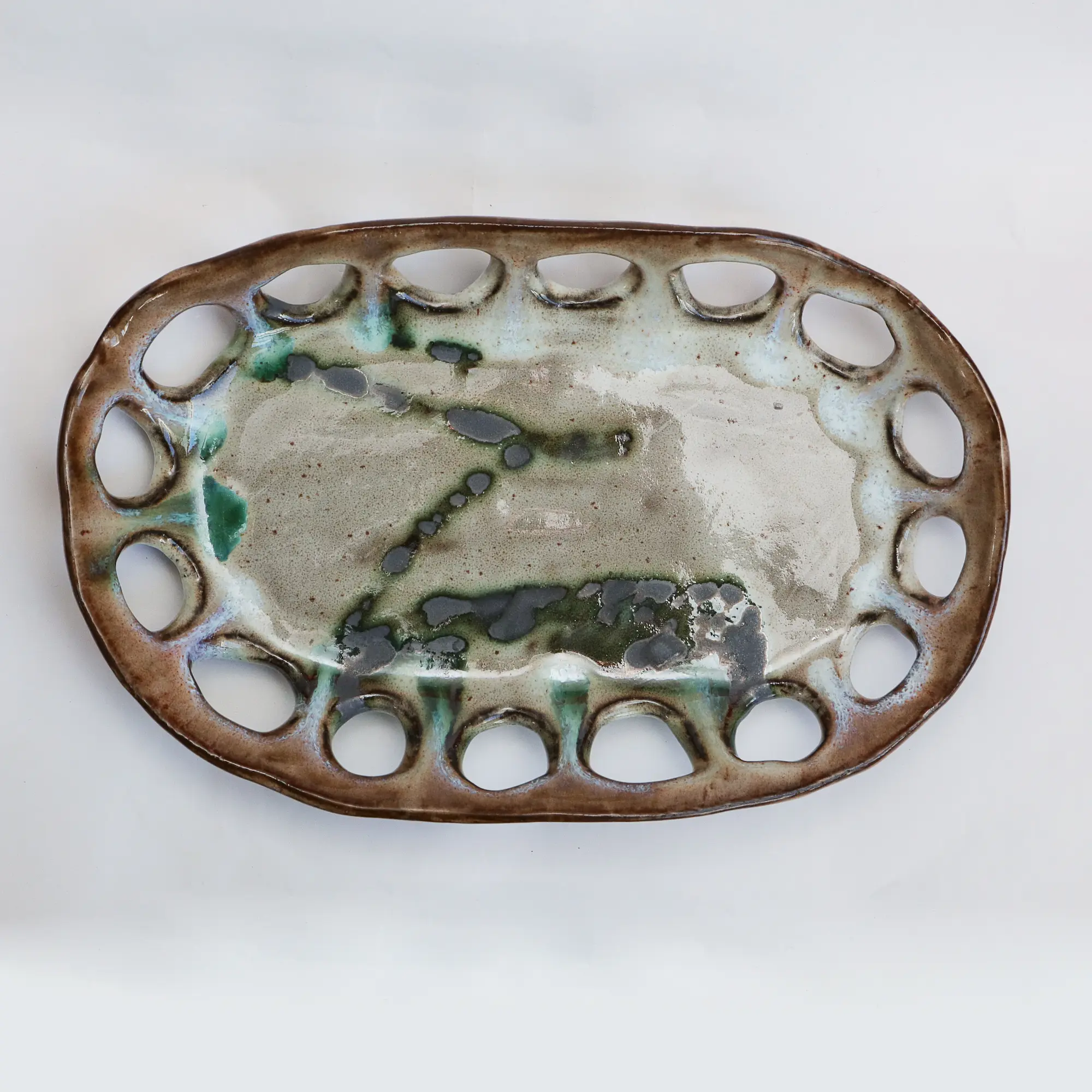 Nahaufnahme Große Künstler Obst Deko Schale Keramik schwarz Steinzeug oval abstrakt beige