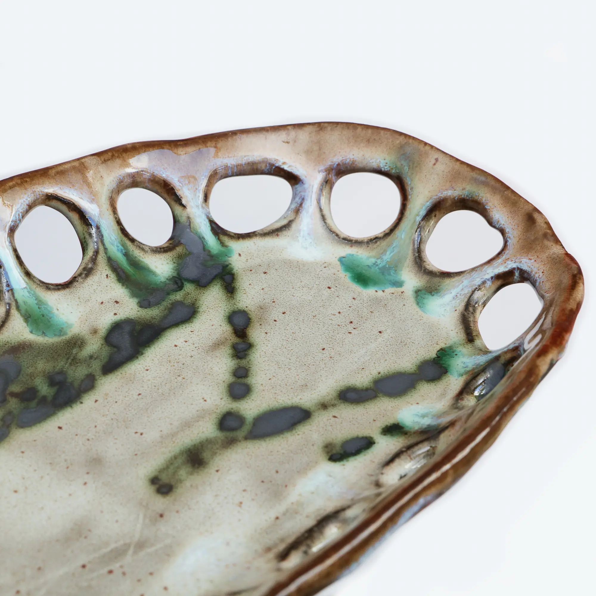 Nahaufnahme Große Künstler Obst Deko Schale Keramik schwarz Steinzeug oval abstrakt beige