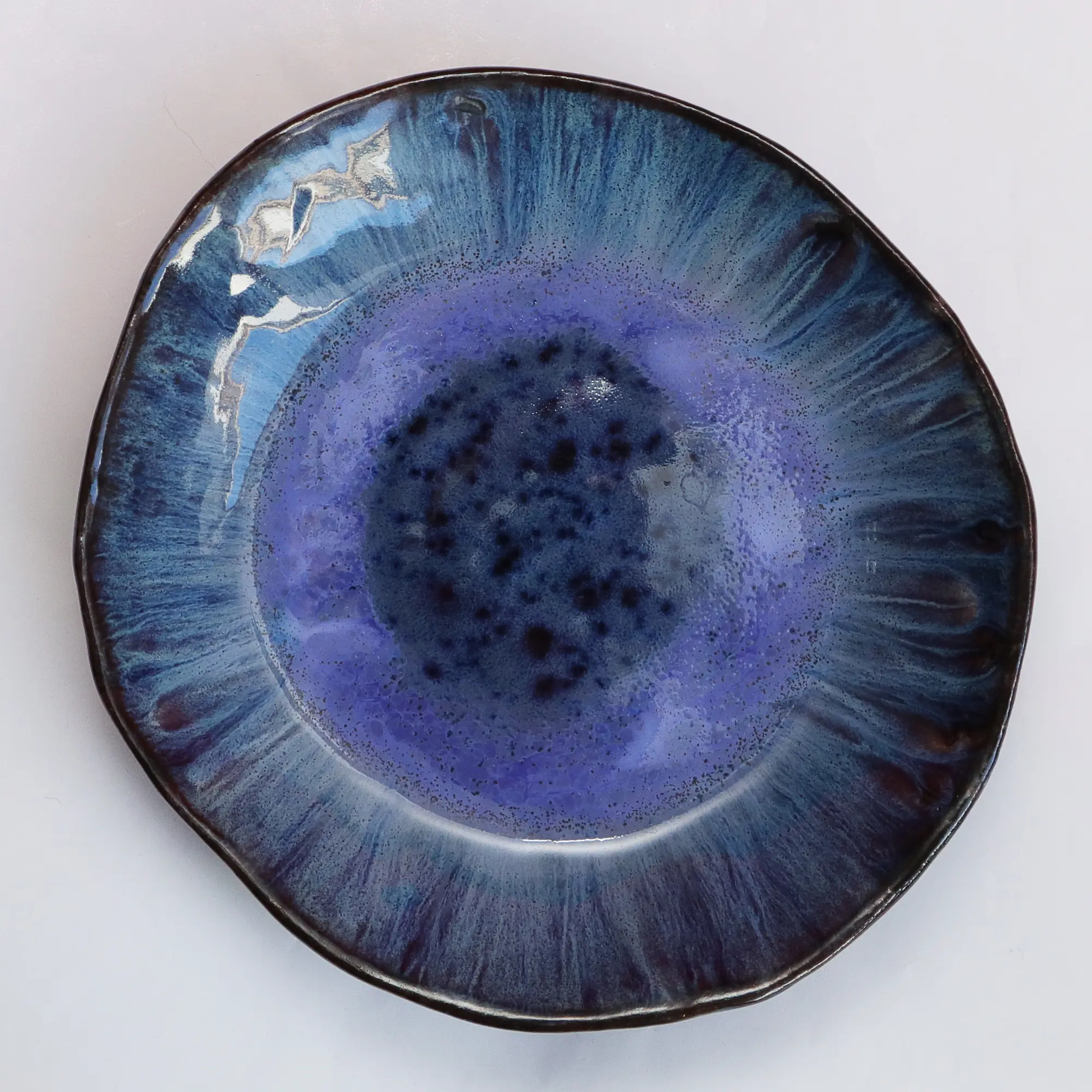 Nahaufnahme Große Künstler Obst Deko Schale Keramik schwarz Steinzeug oval abstrakt blau