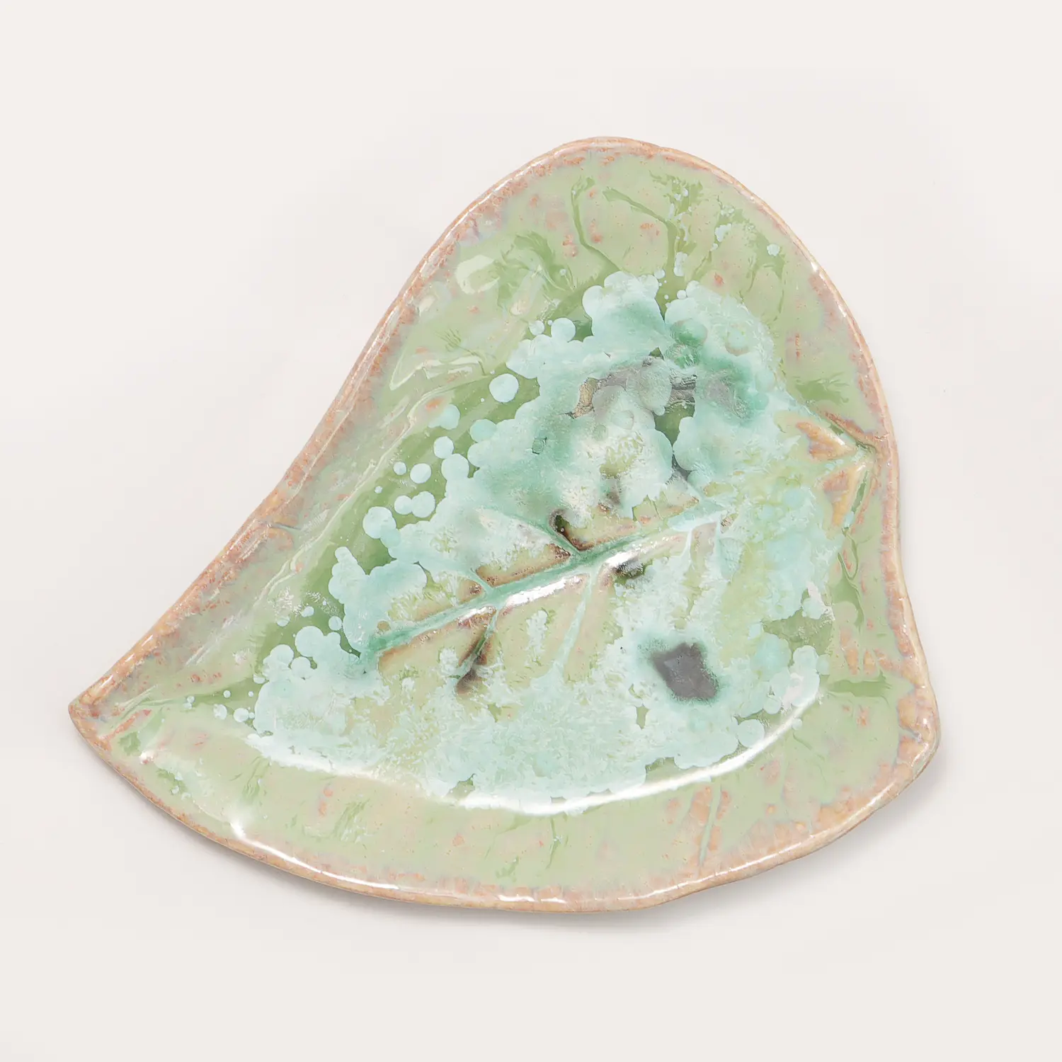 Nahaufnahme Kunst Unikat Schmuck Deko Antipasti Schale flach seladon hell grün Porzellan