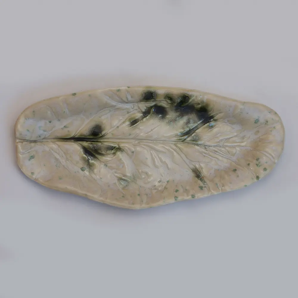 Nahaufnahme Salat Blatt Deko Schale Oliven Schmuck Seife Künstler beige grün hell Unikat
