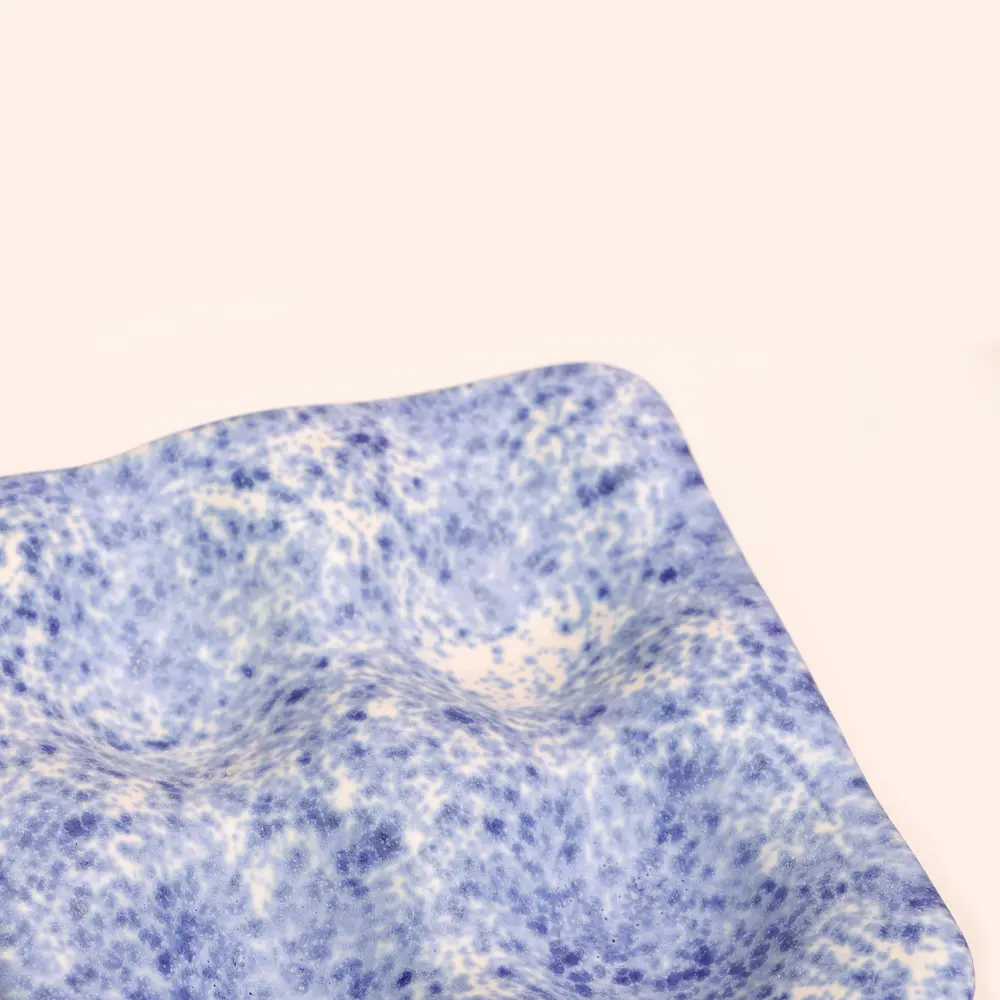 Nahaufnahme Eier Becher für 4 Keramik Steinzeug blau weiß Punkte Kunst matte Glasur Unikat