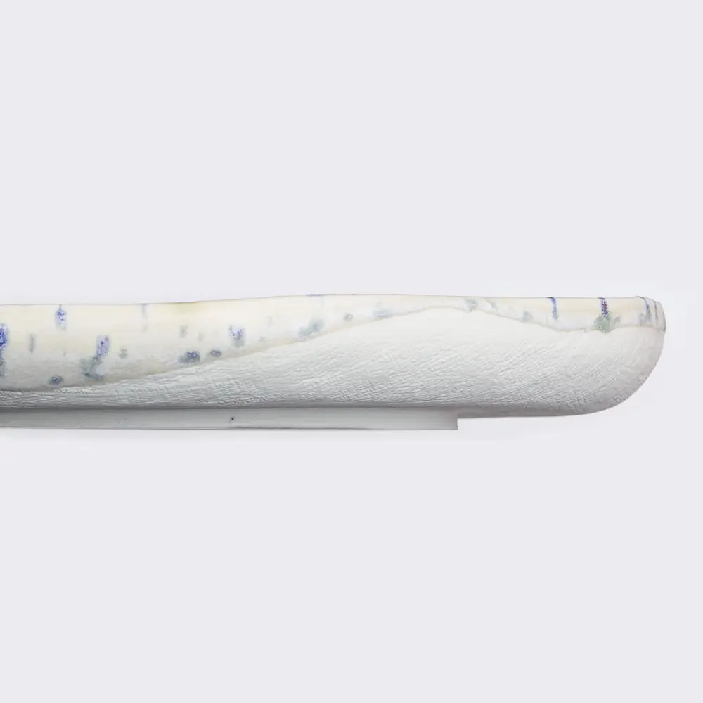 Nahaufnahme Große flache ovale Deko Schale Obst Weichporzellan Kunst Punkte Glasur creme