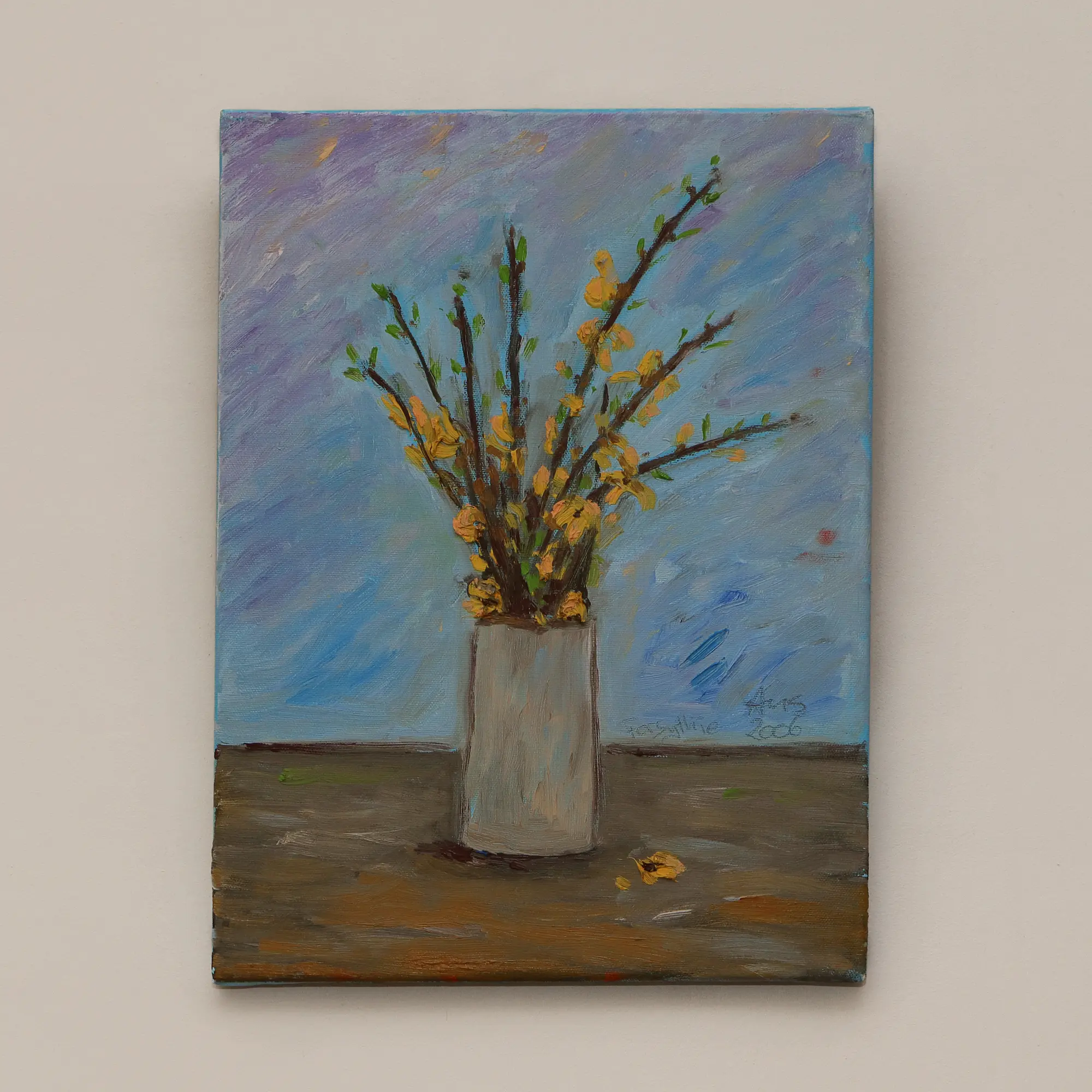 Nahaufnahme Gemälde Stillleben Blumen Strauss blau gelb Forsythie Vase Fruehling Ostern