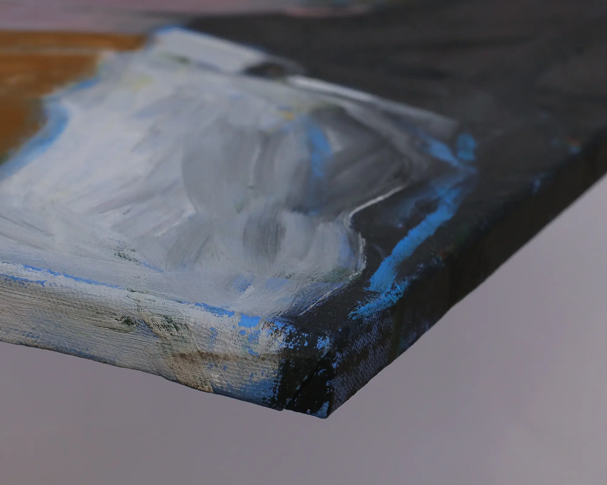 Nahaufnahme Gemälde Portrait Portraet Frau Damen blond kurze Haare schwarz weiss dunkel